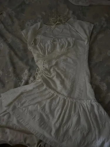 Vestido branco de renda