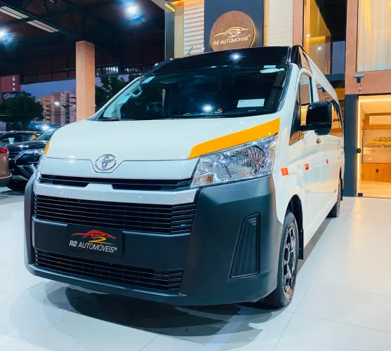 Toyota Hiace 2.8 D-4D TURBO DIESEL MINIBUS 15+1 DX AUTOMÁTICO 2025