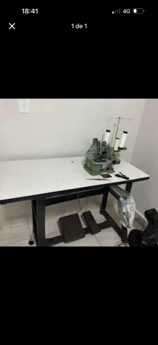 Máquina industrial overloque