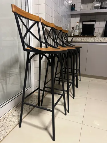 BANQUETA ALTA DE MADEIRA (CONJUNTO)