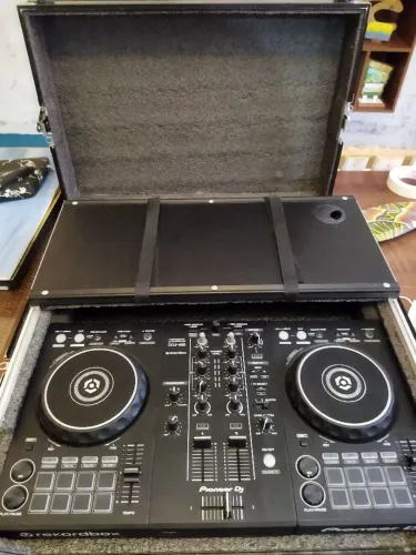 Vendo ddj-400 + Case 
