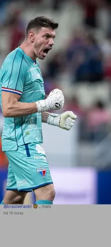 Luvas do goleiro João Ricardo do Fortaleza