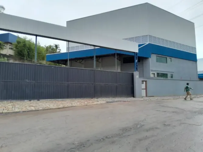 Imóvel para aluguel possui 820 metros quadrados em Parque Paraíso - Itapecerica da Serra -