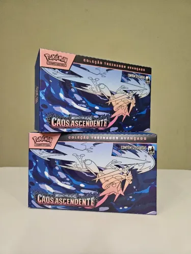 Coleção Treinador Avançado de Megaevolução Caos Ascendente - NAÇÃO TCG
