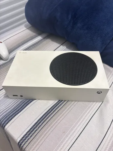 Xbox séries s 512gb único dono, 1 controle, 4 pilhas carregáveis.