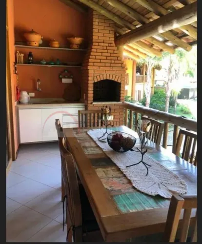 Casa a Venda em Maresias, Condomínio Fechado com Localização Privilegiada e Escritura Defi