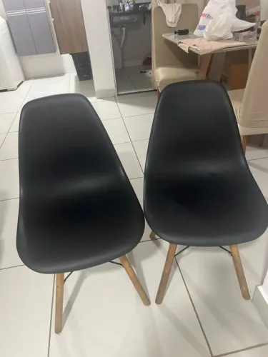 Vendo duas cadeiras Charles Eames Eiffel