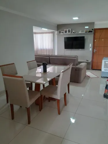 Alugo apartamento na Vila Ieda : sala, cozinha americana, 2 quartos , 1 suite, banheiro