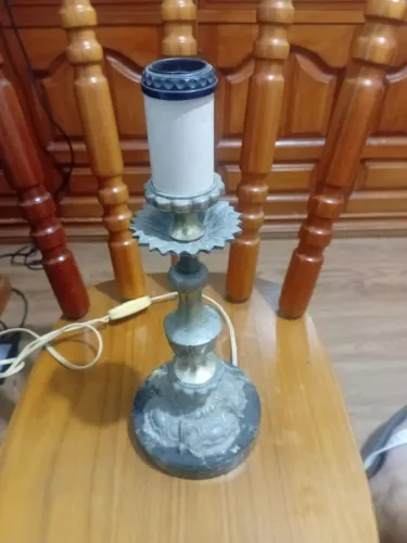 Abajur antigo de metal sem cúpula