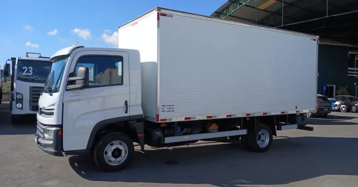 Volkswagen Delivery 9-170  _ 2019  Baú Facchini 5,5 metros 