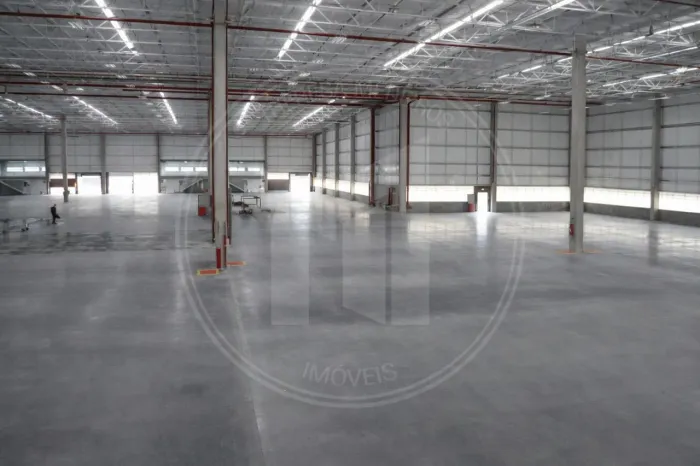 Galpão de alto padrão à venda em Vargem Grande Paulista com 1.300,32m². Imóvel com docas, 
