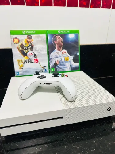 XBOX ONE S - 500GB ( MAIS NOVO OLX )