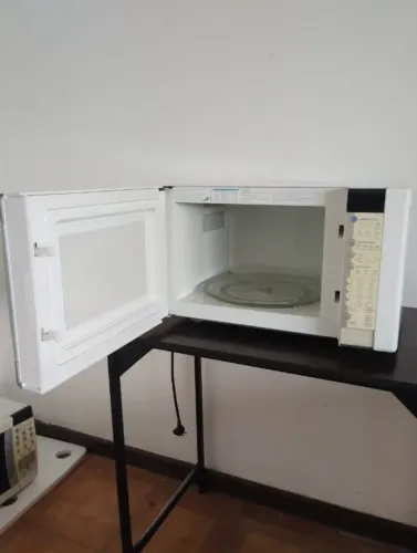 Lindo microondas com gril (da pra usar ele como microondas e forno)