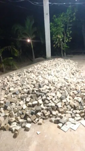 Vendo lote inteiro de Pedra portuguêsa
