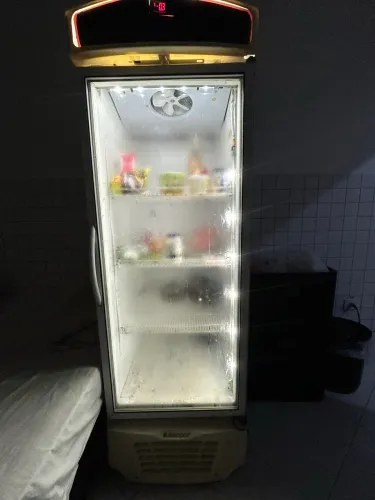Geladeira expositora Galopar grande