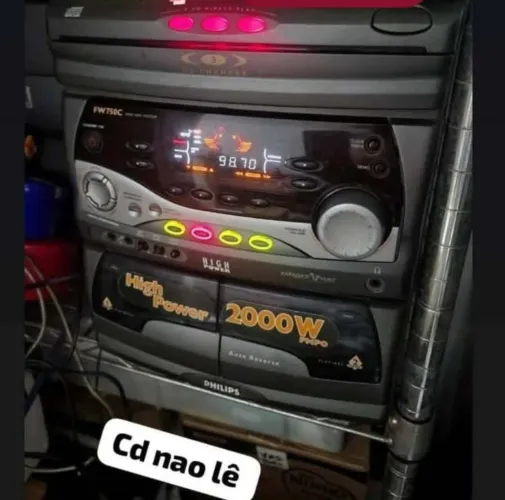 Radio Philips com 1 caixa cd não funciona R$ 200