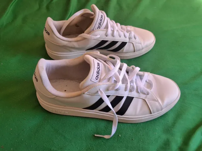 Tenis adidas