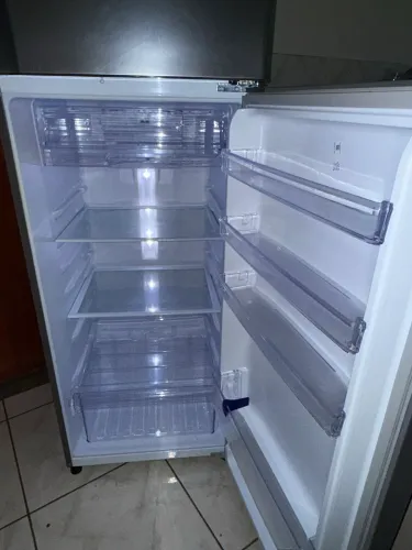 Geladeira eletrolux 7 mês de uso ,não tem defeito e não tem nada quebrado