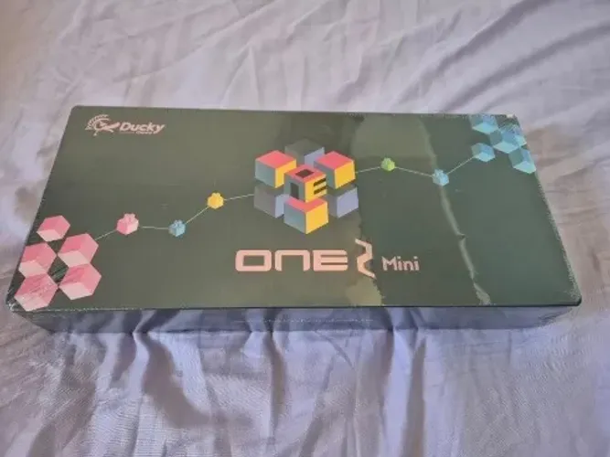 Teclado Mecânico Ducky Channel One 2 Mini Pure White v2 RGB Cherry Red - DKON2061ST-RUSPDW