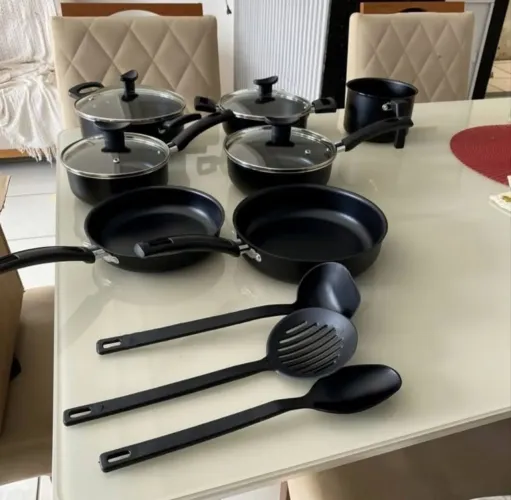 Kit Jogo de Panelas 9 Peças Antiaderente com Tampas de Vidro e Utensílios