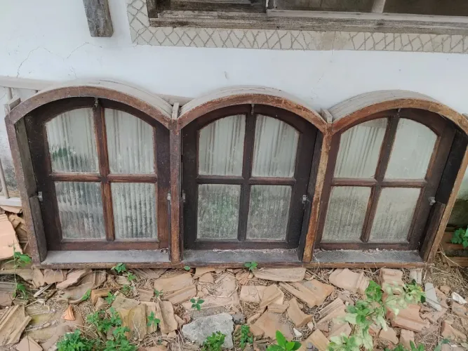 Janela Tripla Colonial Em Arco - Madeira De Lei Muiracatiara