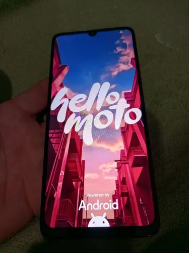 Celular Motorola semi novo 