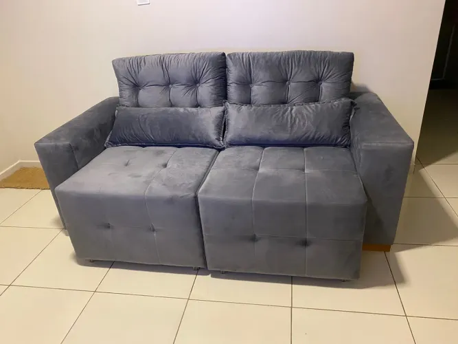 Sofá retrátil com 2 almofadinhas