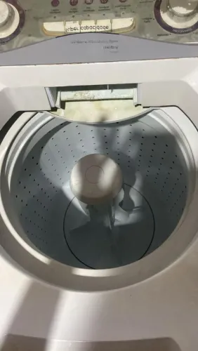 Máquina colomarq para retirar peças