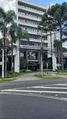Sala Comercial Mobiliada no Edifício Infinity Ahú - Curitiba - PR
