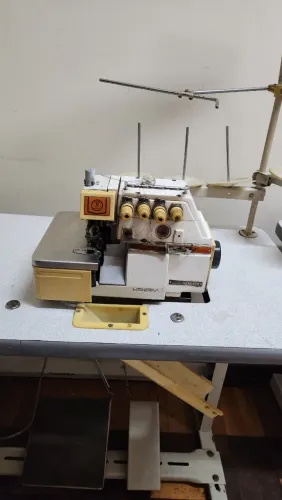 Máquina de Costura industrial Interlock/ Overlock usada