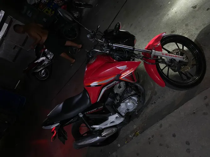 TITAN 2017 PERFEITO ESTADO