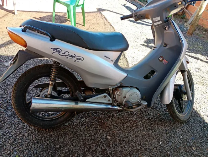 Moto levou queda,motor e documentação ok
