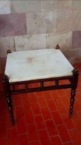 Mesas de centro em Marmore Carrara, madeira nobre, antiguidade, móvel antigo.