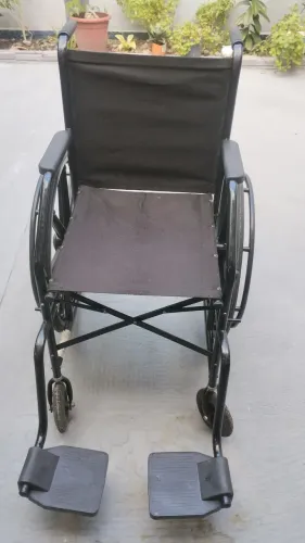 Cadeira de rodas + muletas