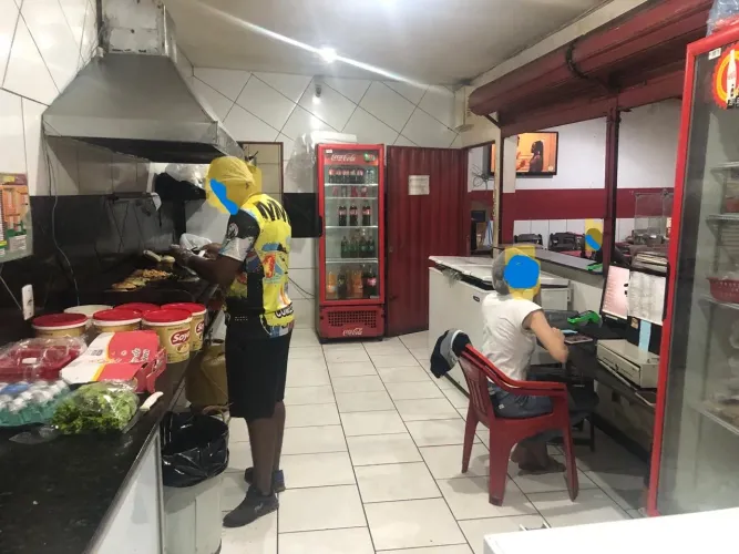Vendo Lanchonete, com mais de 30 anos de existência.