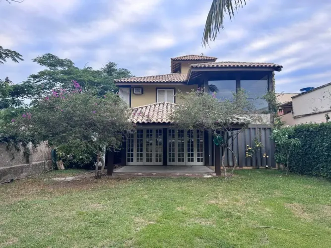 Linda casa a venda e aluguel no Centro de São Pedro em estilo contemporâneo
