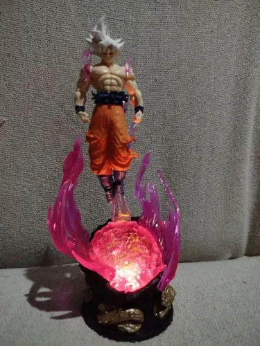 Goku Instinto Superior (Com Led)