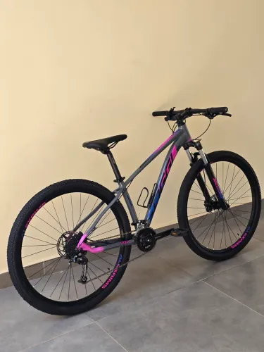 Bicicleta Oggi 7.0 Shimano Deore/Alivio Tamanho 15.5 estado de nova