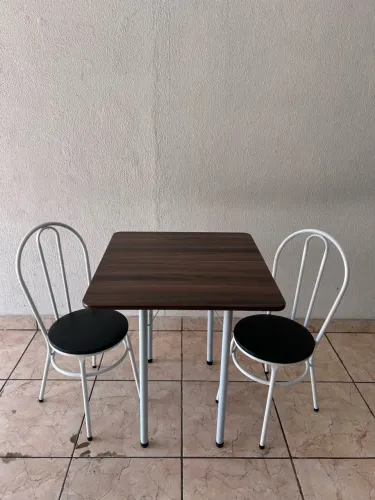 Mesa Dobrável e 2 Cadeiras USADAS