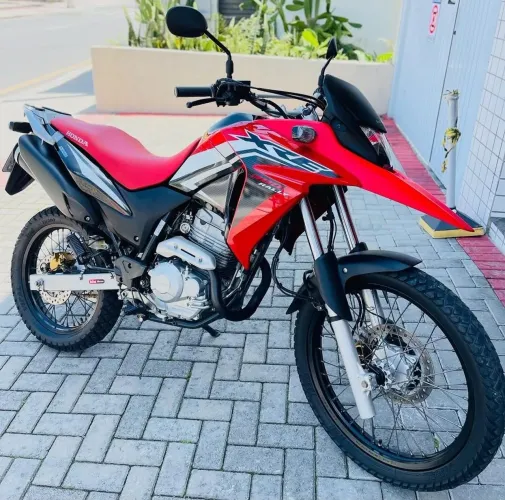 ? HONDA XRE - ROBUSTEZ, ESTILO E ESPÍRITO AVENTUREIRO!