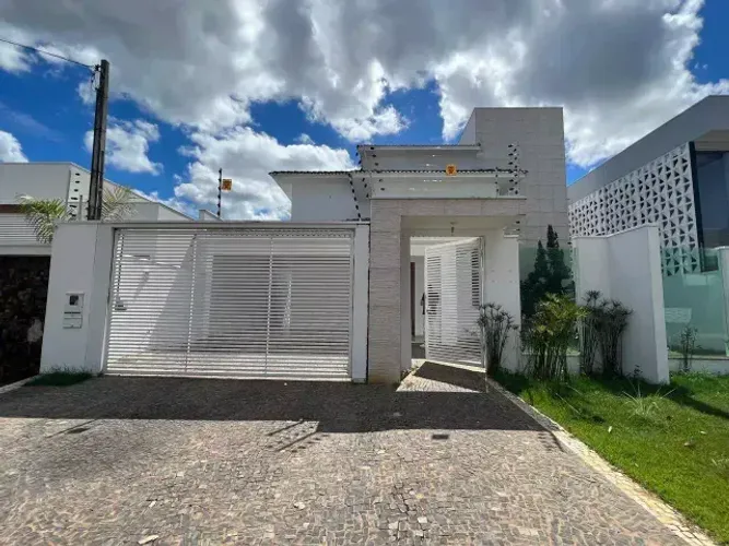 Excelente e amplo sobrado com 4 quartos, ARSO 31 (303 Sul)