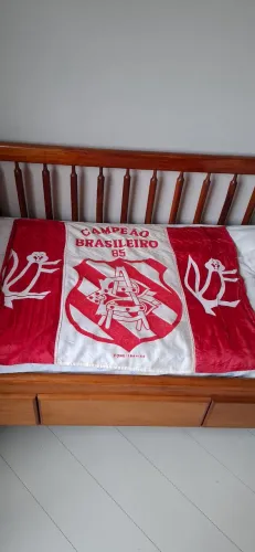 Bandeira do Bangu Campeão 1985 mede 1,05 x 0,77.