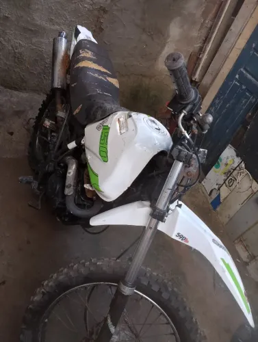 Moto de tria esportiva