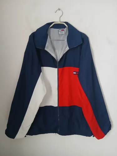 JAQUETA VINTAGE TOMMY HILFIGER BIG LOGO ANOS 90 MADE IN USA GG