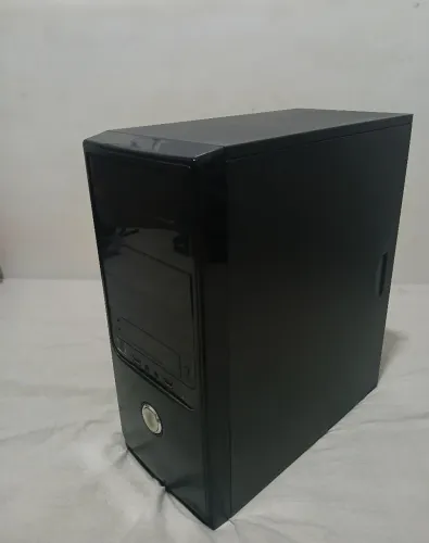 Gabinete de Computador Preto Simples - Funcional e Conservado