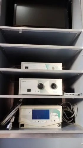 VIDEOLAPAROSCOPIA conjunto de equipamentos com monitor microcâmera insuflador + armario.