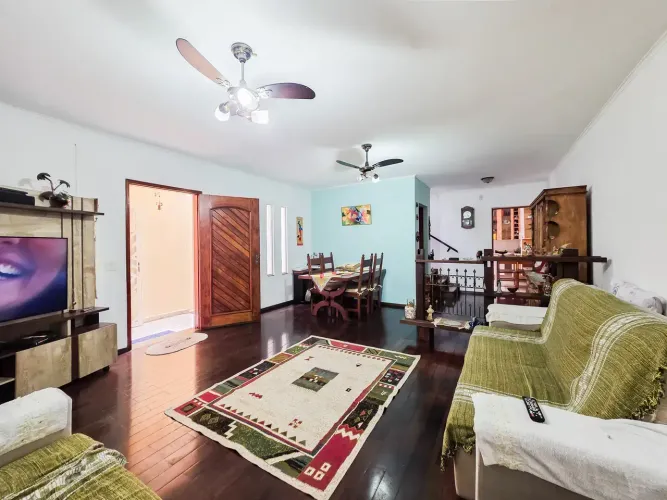 Casa - Vila Alpina - 3 Quartos / 1 Suíte - 2 Vagas - Venda / Compra