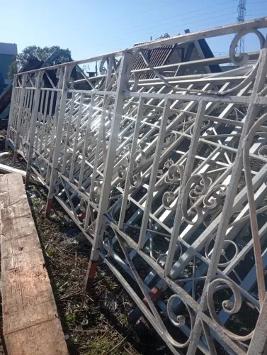 PARAPEITO COLONIAL DE FERRO PARA SACADA