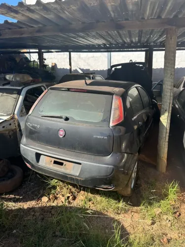 Sucata Punto para retirada de peças