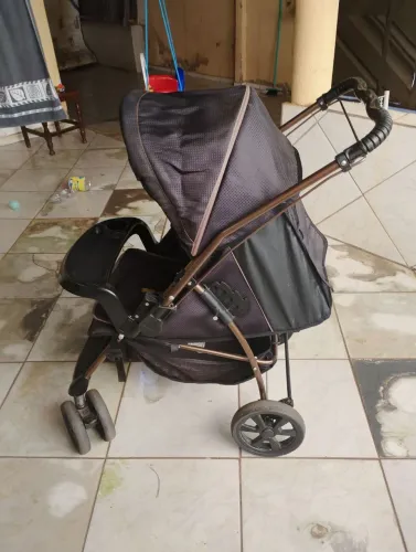 Carrinho de bebê Galzerano.